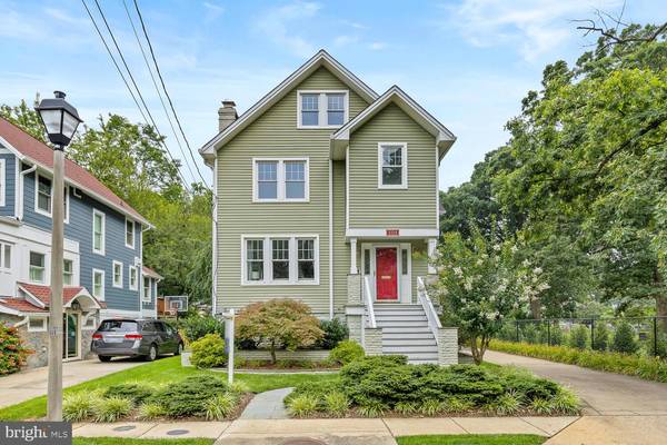 3324 2ND RD N, Arlington, VA 22201