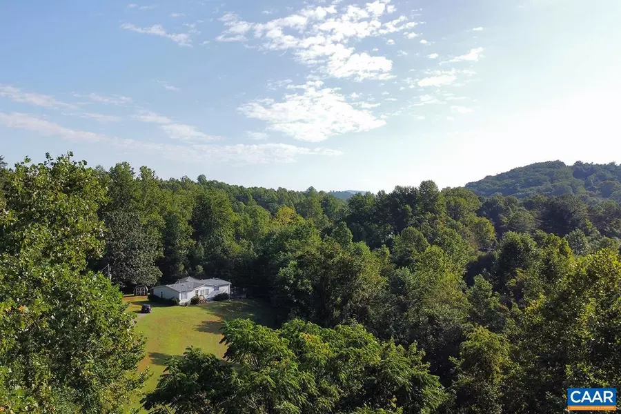 5000 WHEELERS COVE RD, Shipman, VA 22971