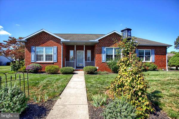 218 BLOSSOM TRL, Mount Joy, PA 17552