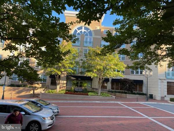 Reston, VA 20190,12000 MARKET ST #132