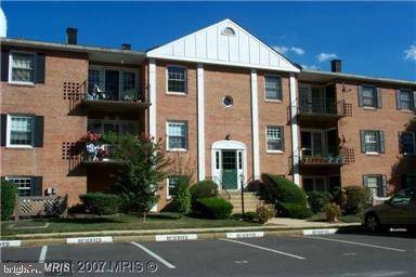 3961 LYNDHURST DR LYNDHURST #302, Fairfax, VA 22030
