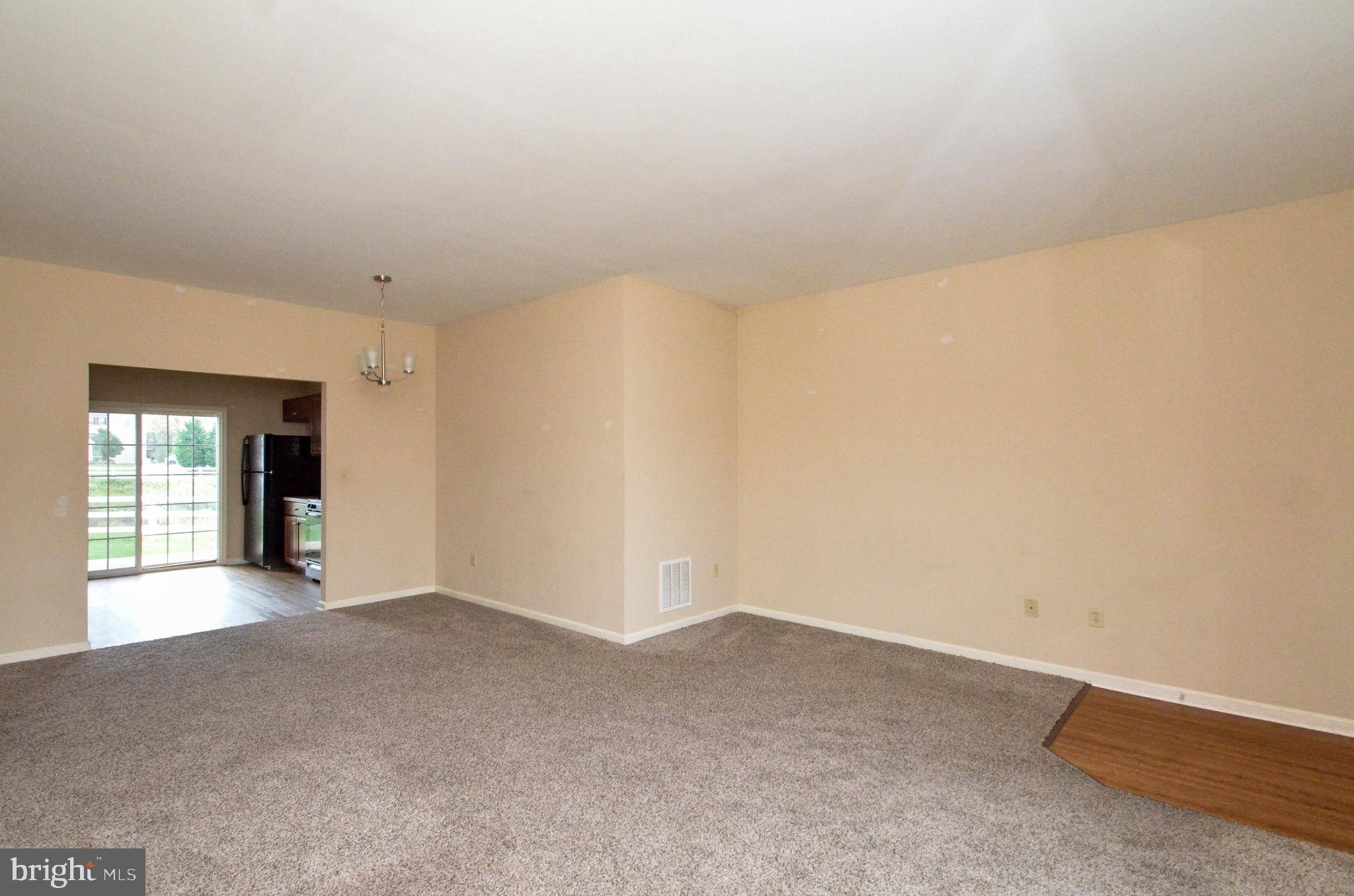 Easton, PA 18040,1975 MERCER WAY