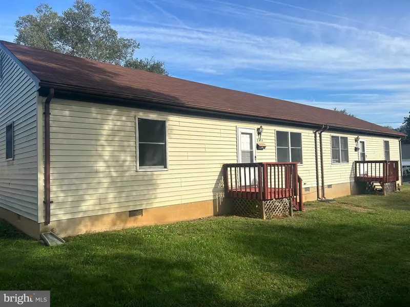 207 & 209 WALNUT ST, Berryville, VA 22611