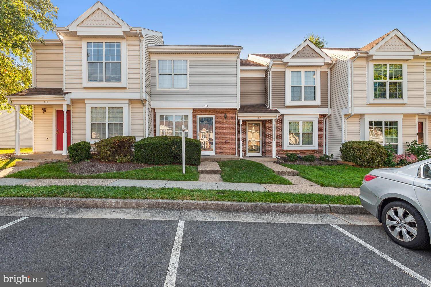313 LANCASTER SQ, Sterling, VA 20164