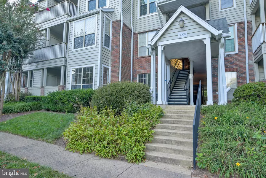 3908 PENDERVIEW DR #605, Fairfax, VA 22033