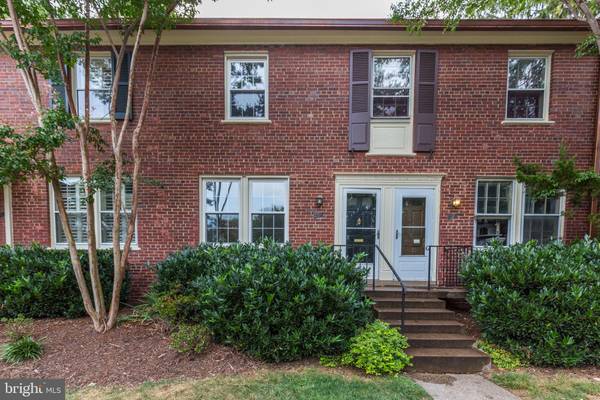 1030 S BARTON ST #272, Arlington, VA 22204