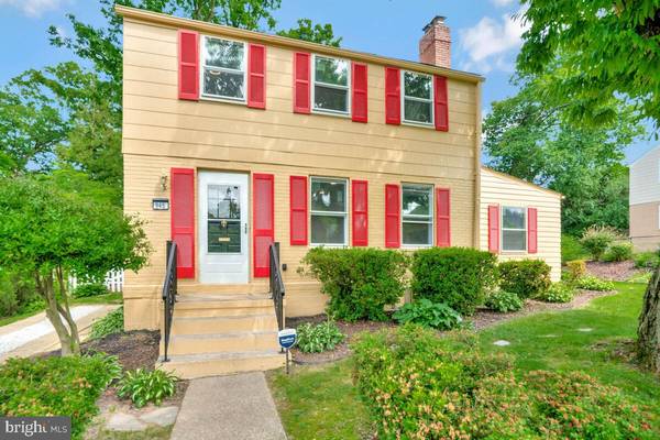 945 N LEBANON ST, Arlington, VA 22205