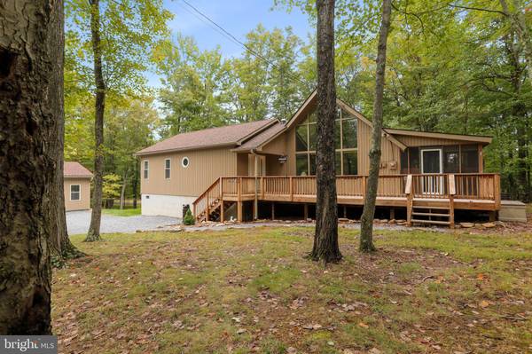 65 ANIMIKEAN RDG, Hedgesville, WV 25427