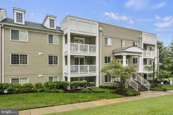 Arlington, VA 22204,4119 S FOUR MILE RUN DR #103