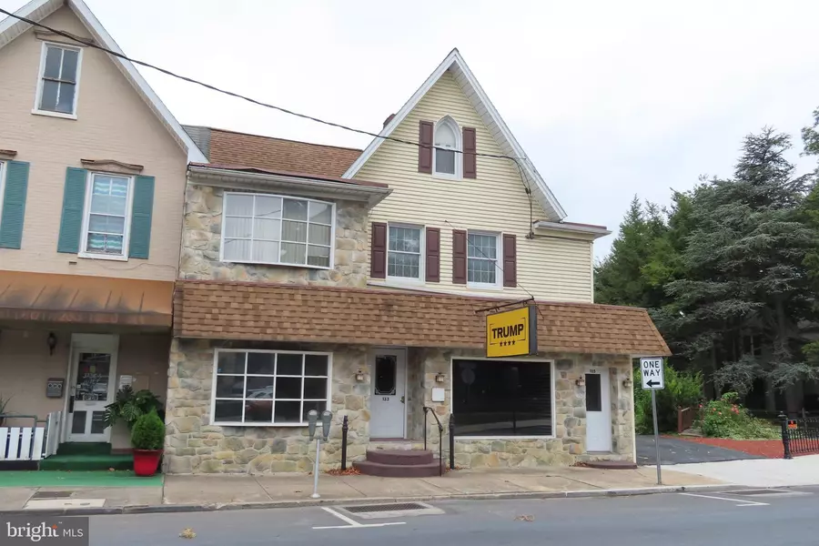 133 N MAIN STREET, Chambersburg, PA 17201