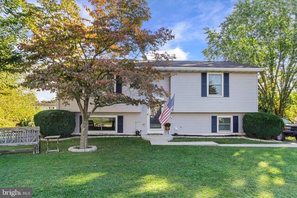 4 PARADISE CT, New Oxford, PA 17350