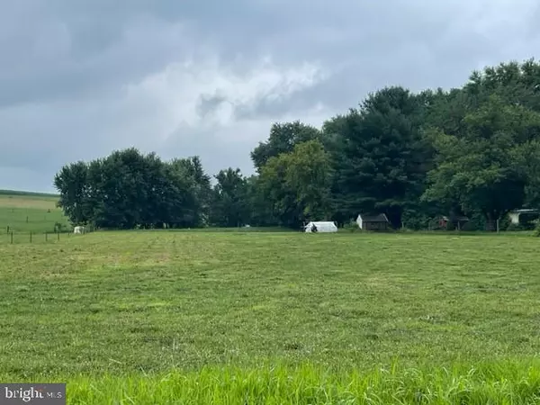 2303 LEAMAN RD, Lancaster, PA 17602