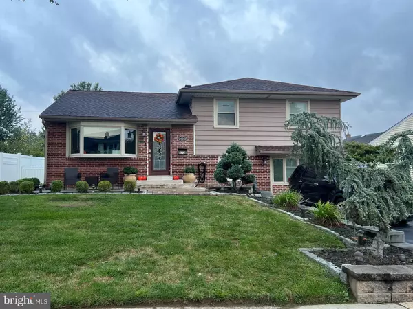 223 ASHFORD DR, Broomall, PA 19008