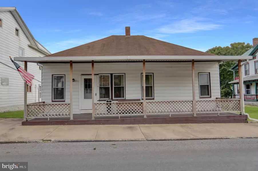 3 W MARKET ST, Freeburg, PA 17827