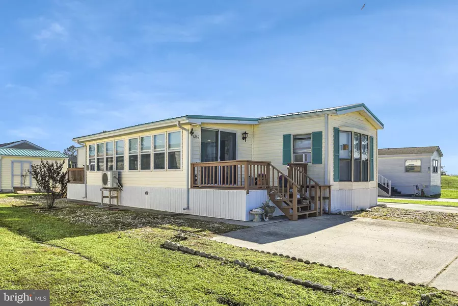 8289 SEA BREEZE DR, Chincoteague Island, VA 23336