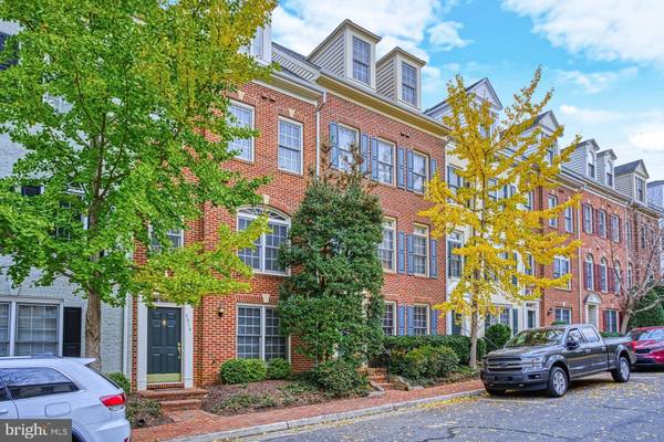 Vienna, VA 22182,8814 HUNTING LODGE CT