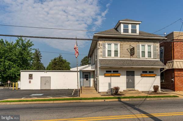 6040 MAIN ST, East Petersburg, PA 17520