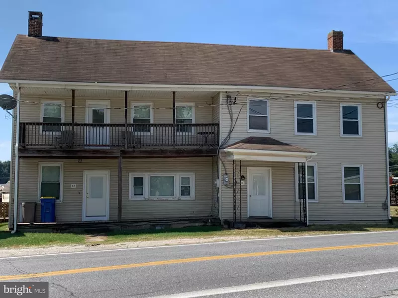 12 MAIN ST, Seven Valleys, PA 17360