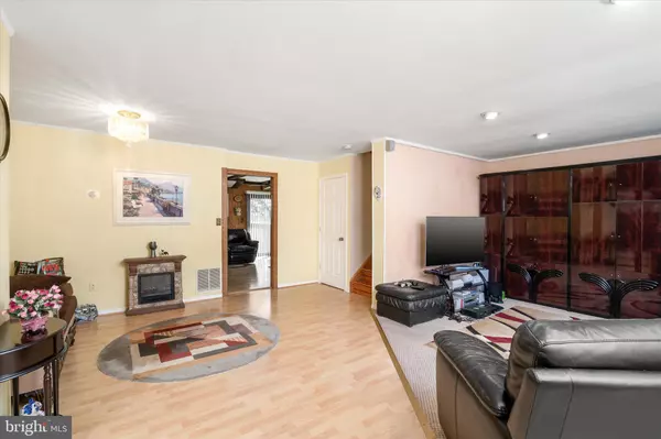 East Windsor, NJ 08520,96 DANBURY CT