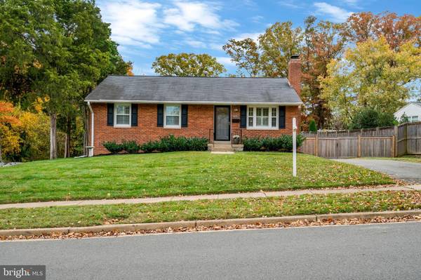 6215 CRESTWOOD DR, Alexandria, VA 22312