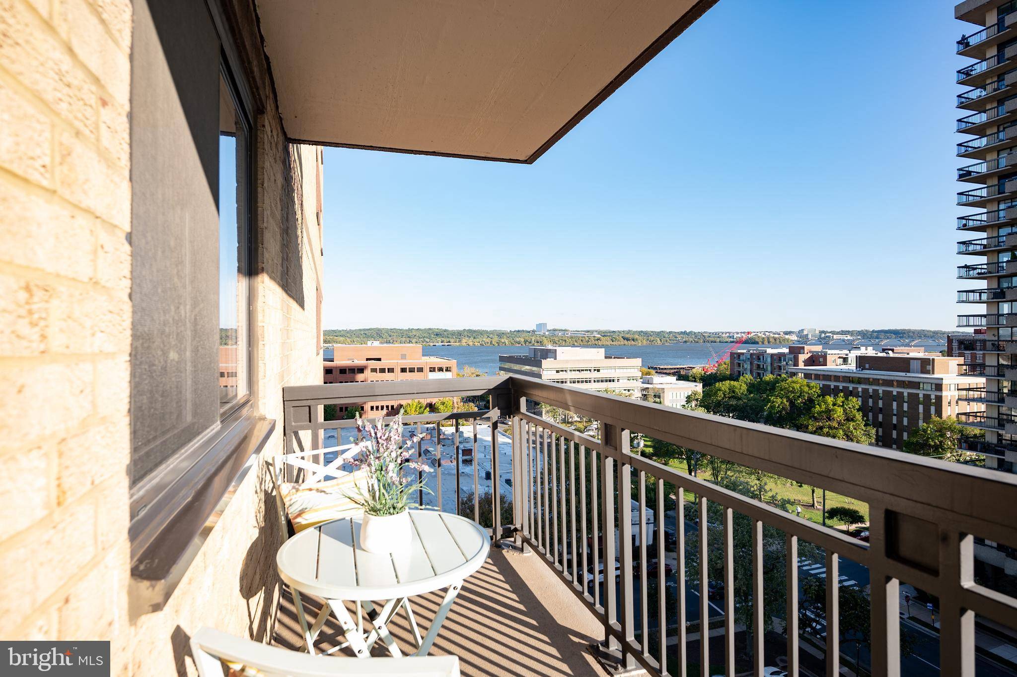 801 N PITT ST #1008, Alexandria, VA 22314