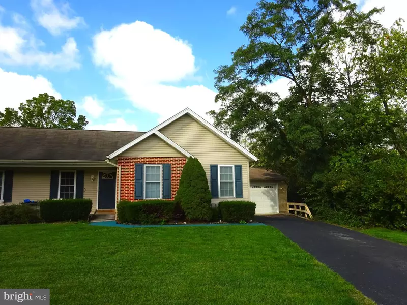 864 QUEENS COURT, Greencastle, PA 17225