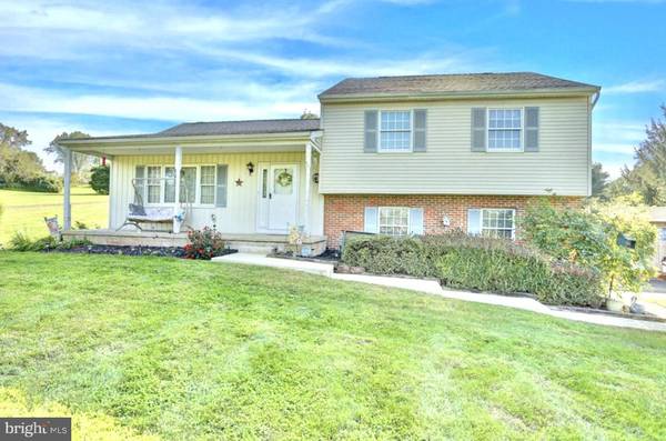 8 WINDWARD DR, Barto, PA 19504