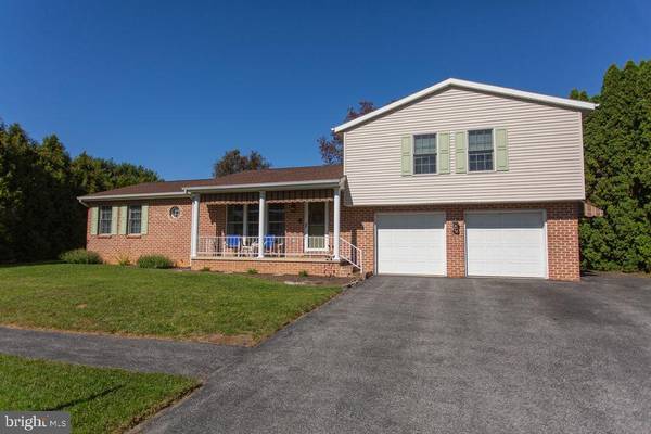 263 STONEGATE CIRCLE NORTH N, Chambersburg, PA 17201