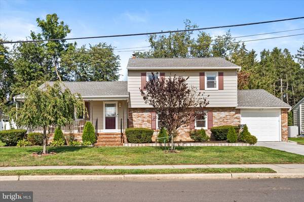 5 ASHFORD DR, Hamilton, NJ 08610