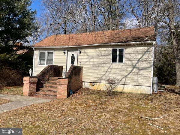 6 WILLOW AVE, Farmingdale, NJ 07727