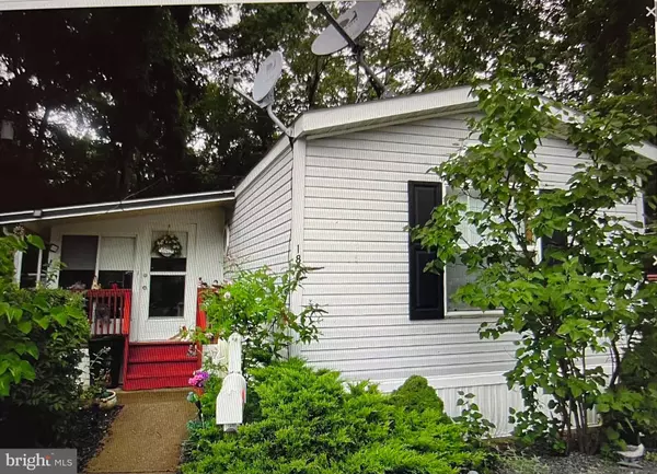 18 SOUTH DR, East Windsor, NJ 08520