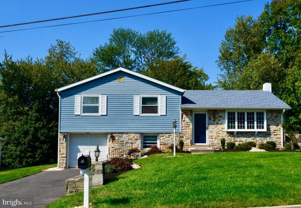 702 GLEN RD, Warminster, PA 18974