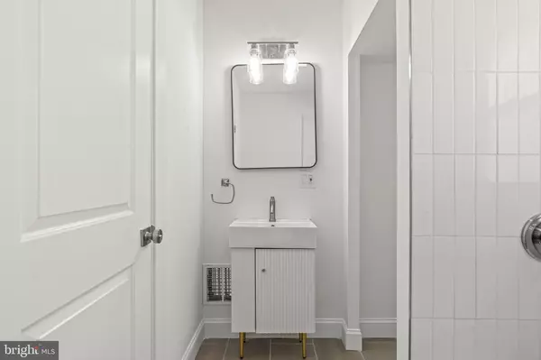 26 S OAK AVE Mount Ephraim, NJ 08059