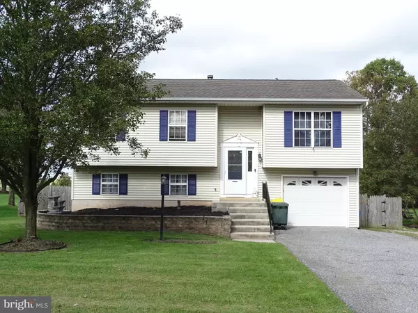 3108 MUIRFIELD RD, Dover, PA 17315