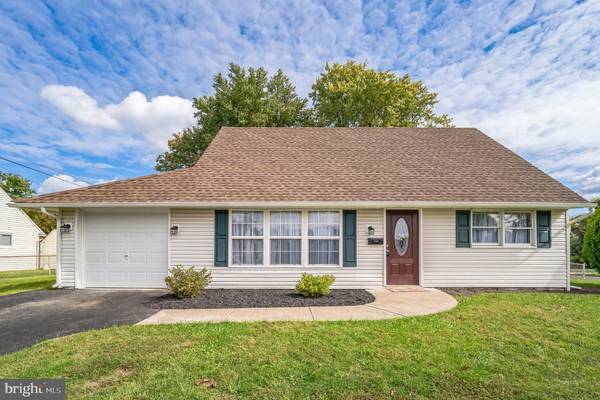 135 HEDGE RD, Levittown, PA 19056