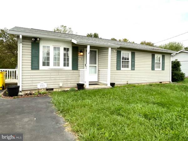 215 LARIAT DR, Kearneysville, WV 25430