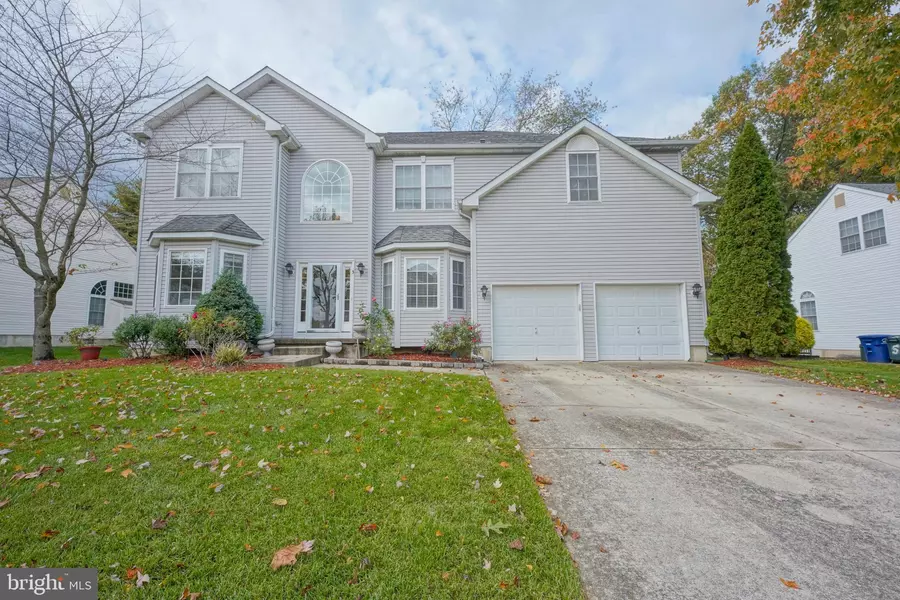 3 CAMELOT CT, Mount Laurel, NJ 08054