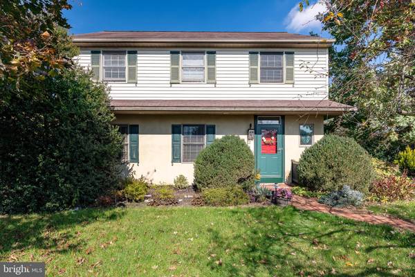 205 N LINDEN ST, Manheim, PA 17545