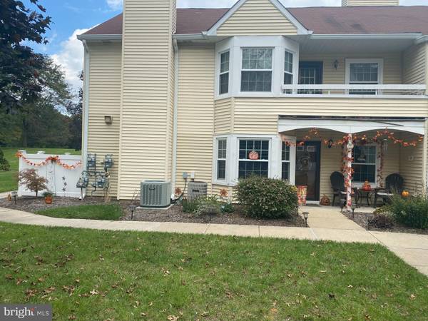 13 DENNIS CT, Hightstown, NJ 08520