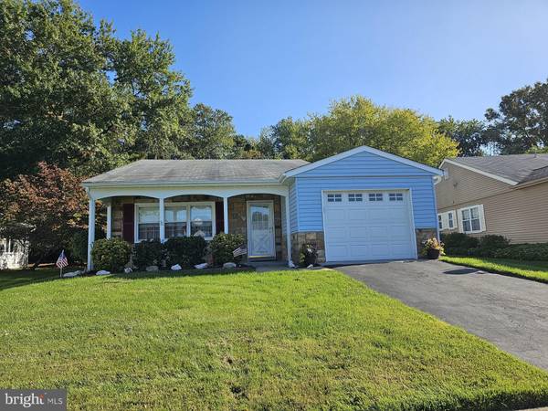 10 ANDOVER CT, Southampton, NJ 08088