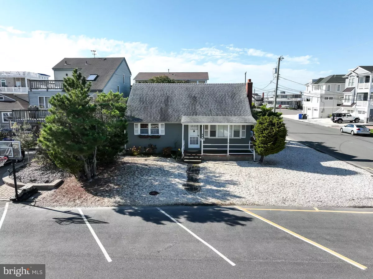 Beach Haven, NJ 08008,446 AMBER ST