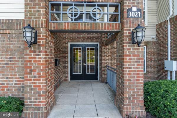 3021 NICOSH CIR #1208, Falls Church, VA 22042