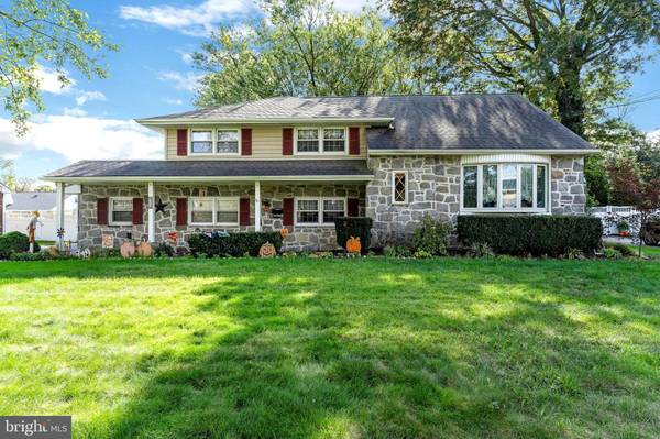 208 WAYNE DR, Cinnaminson, NJ 08077