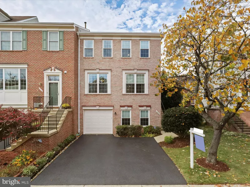 7408 GILLINGHAM ROW, Alexandria, VA 22315