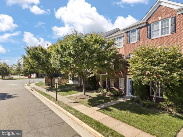 Herndon, VA 20171,2508 BRONZE STONE PL