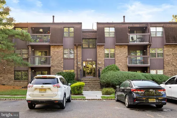 1521 COUNTRY MILL DR, Cranbury, NJ 08512