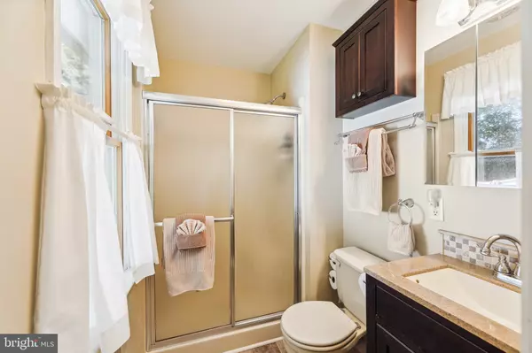 Ocean View, DE 19970,406 JACKIE DR