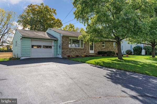 38 BAUSE RD, Bechtelsville, PA 19505