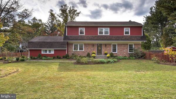 2 HEREFORD DR, Princeton Junction, NJ 08550