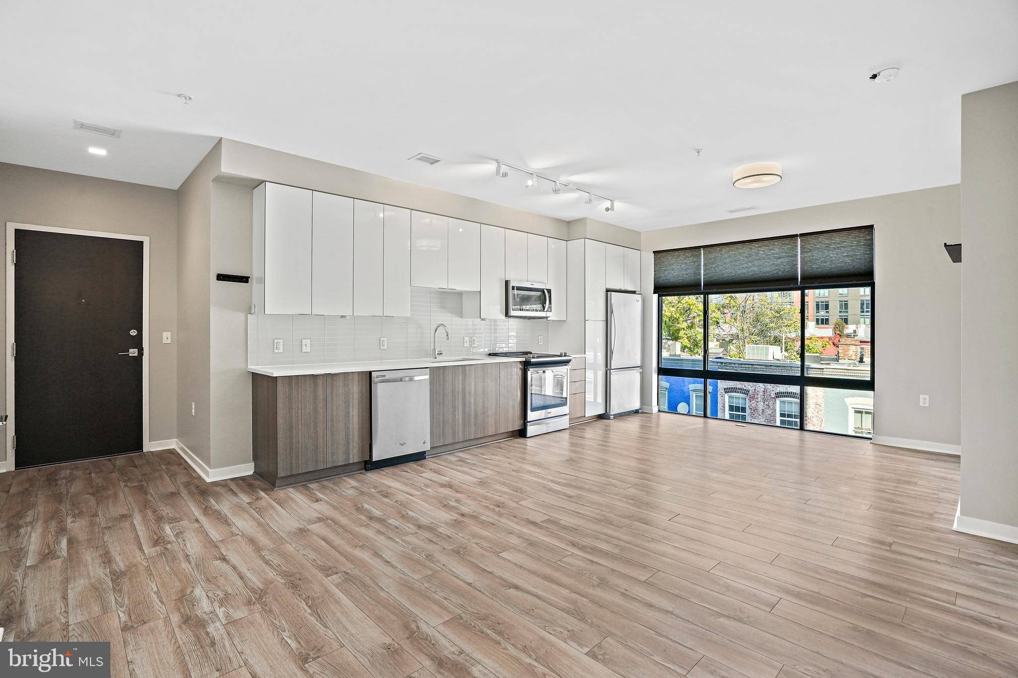 Washington, DC 20002,911 2ND ST NE #305